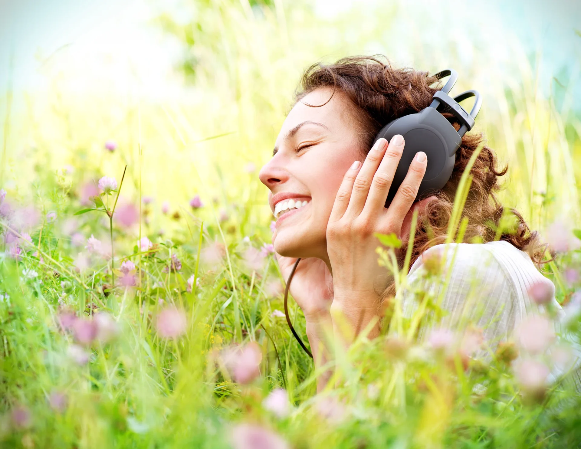 EarCell bg image