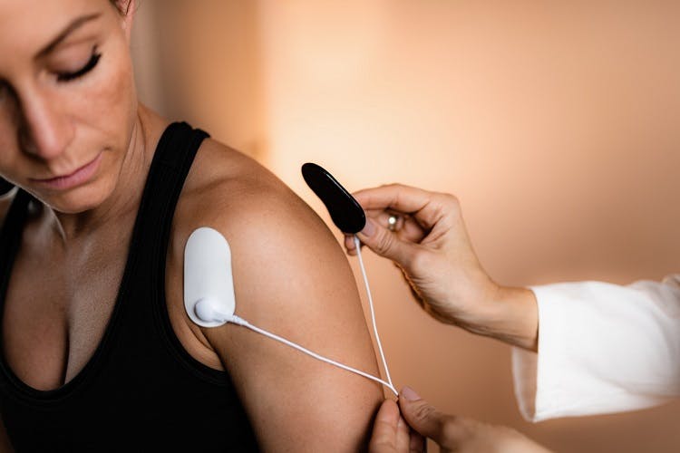 Using electrical stimulation for spinal cord injury recovery